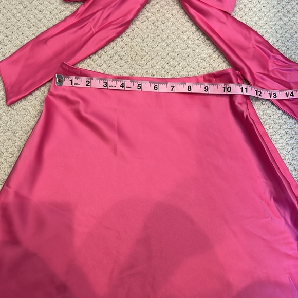 Princess Polly hot pink two piece skirt and bandeau top with tie size 0 - Picture 4 of 7